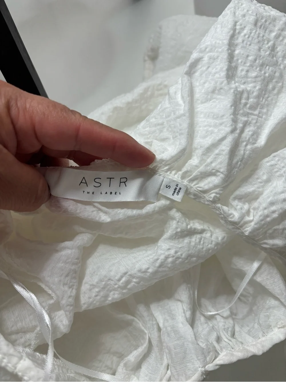 ASTR White Textured Peasant Tie-Hem Blouse